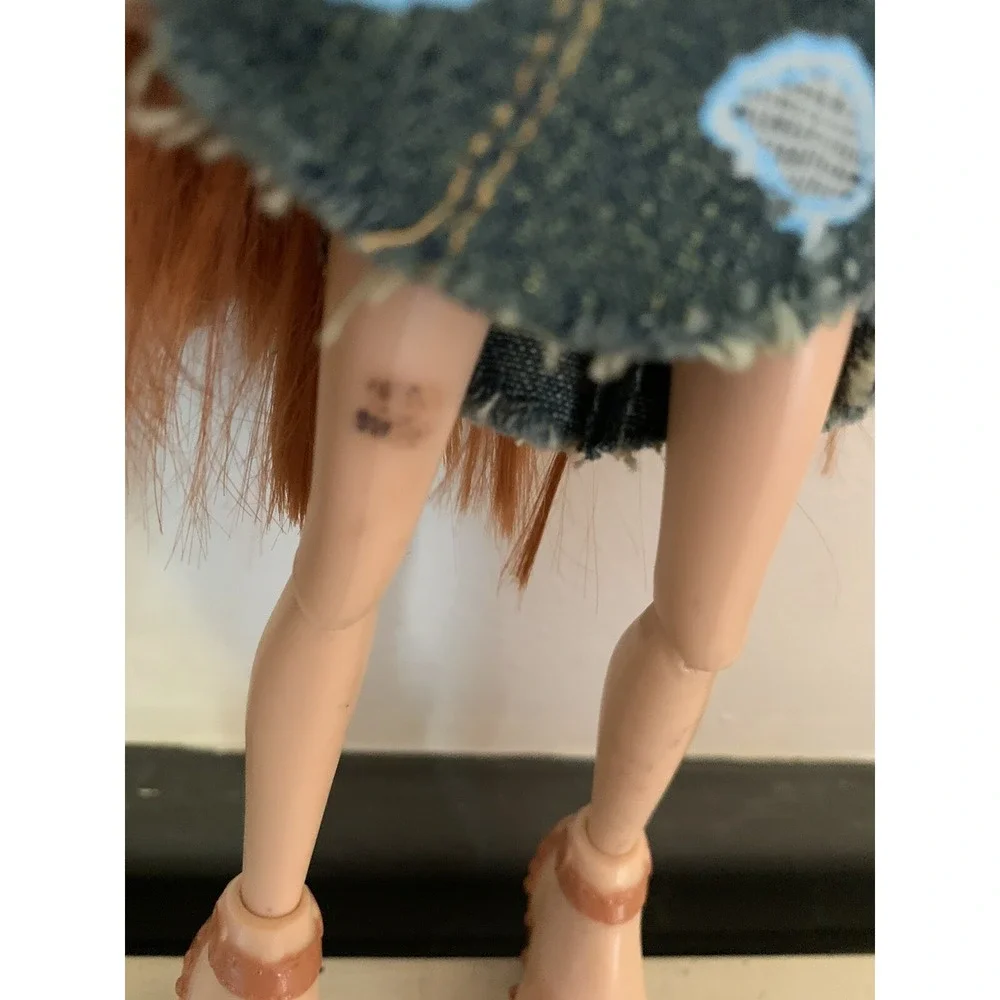 2015 Bratz MGA Red Hair Meygan Doll Lip Shirt Denim Skirt